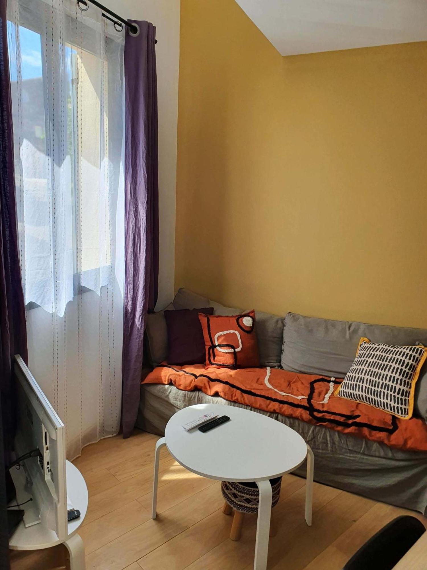 Holiday home L'exquishette De Lourmarin, Un Nid Sur Les Toits. Lourmarin