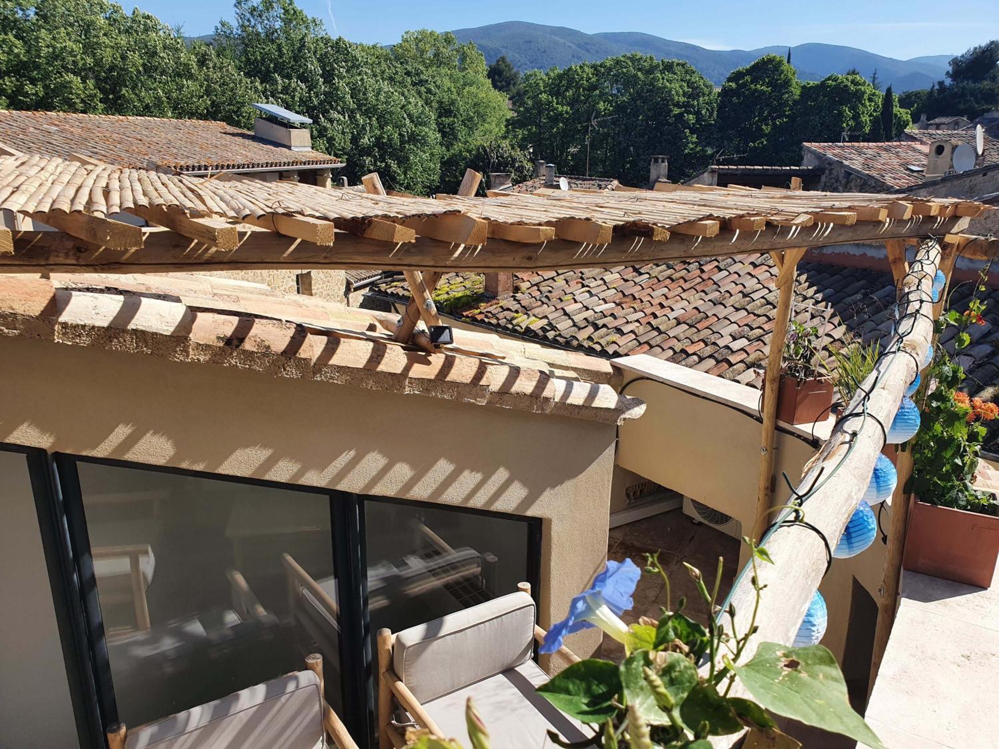 Holiday home L'exquishette De Lourmarin, Un Nid Sur Les Toits. Lourmarin