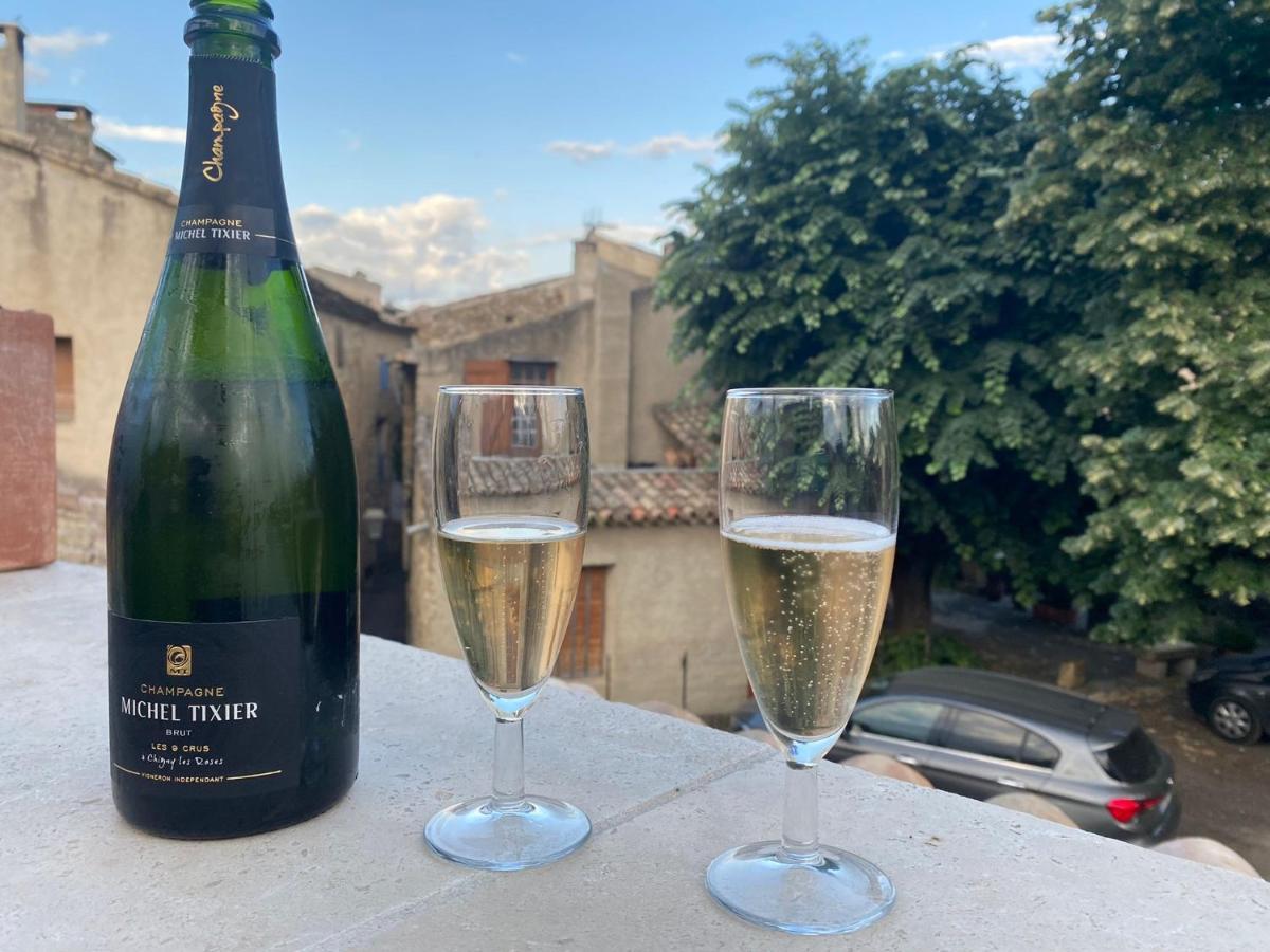 L'exquishette De Lourmarin, Un Nid Sur Les Toits. Hébergement de vacances
