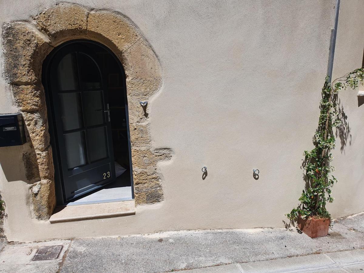 Hébergement de vacances L'exquishette De Lourmarin, Un Nid Sur Les Toits.