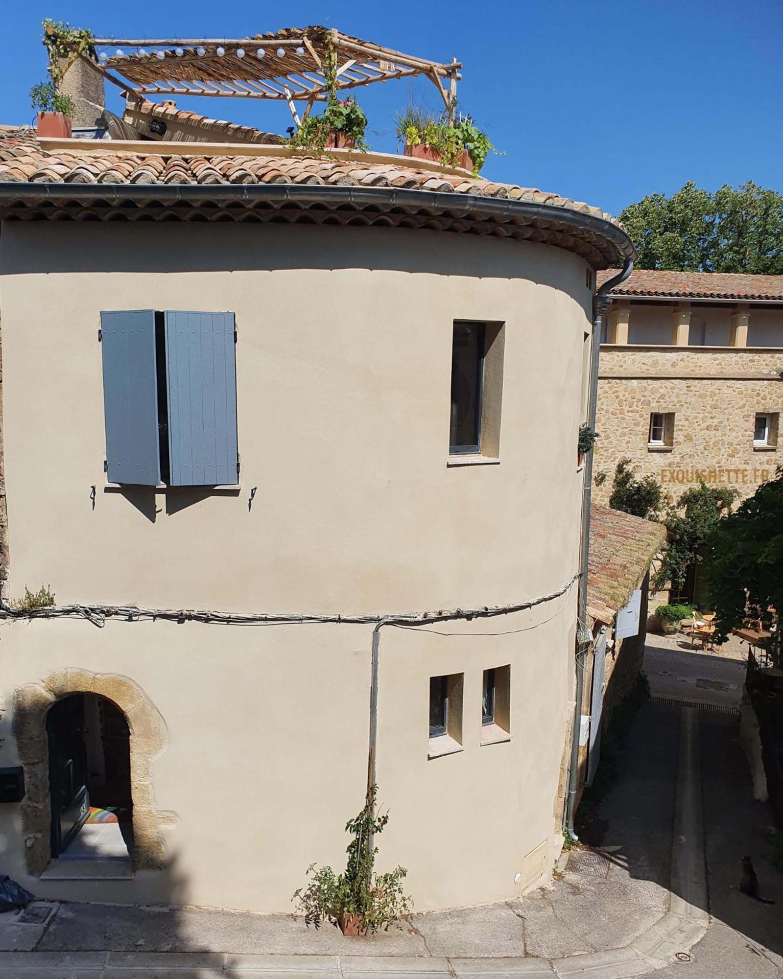 L'exquishette De Lourmarin, Un Nid Sur Les Toits. *
