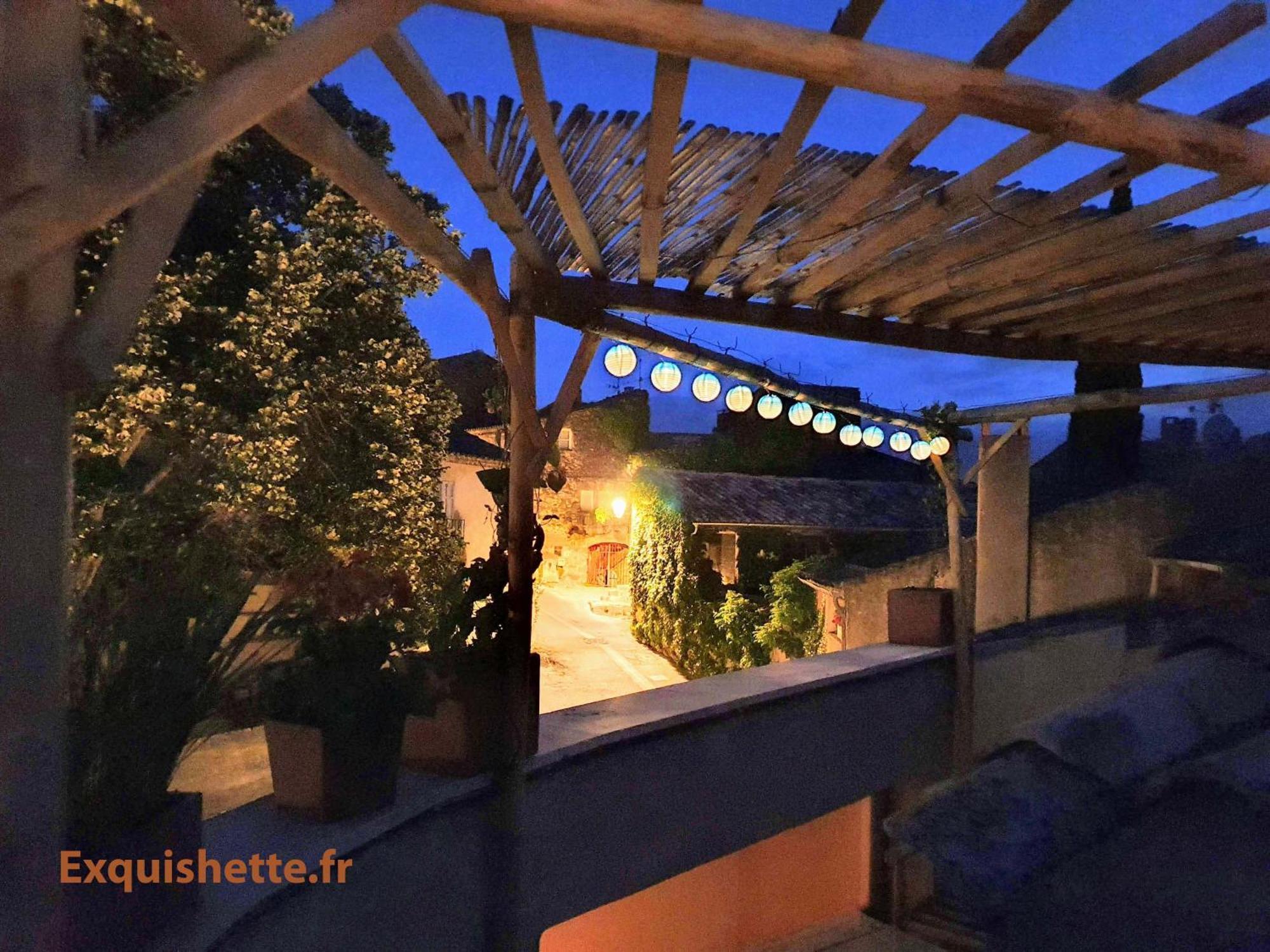 Hébergement de vacances L'exquishette De Lourmarin, Un Nid Sur Les Toits. *